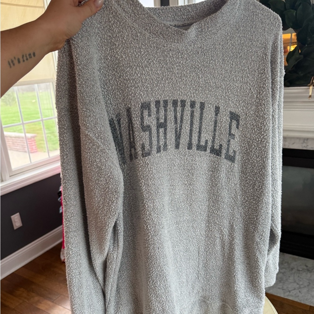 MV Sport Gray Nashville Crewneck Sweatshirt size L